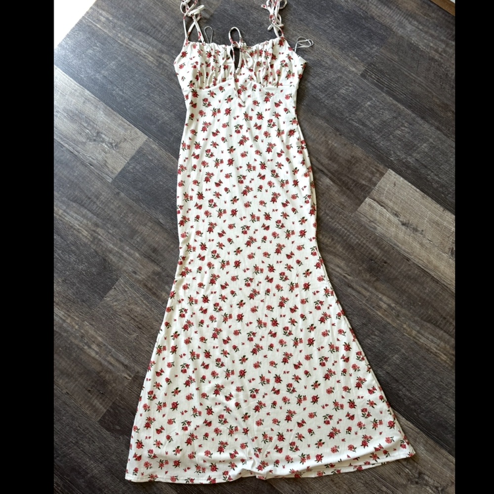 Floral White Dress with Red Flowers - Picture 2 of 10